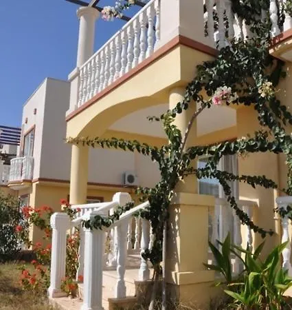 Flamingo Country Club Apartment Complex Apartamento
